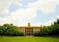 　　苏州大学本部是最有历史感的一个小区，也是中国十大最美校园之一，最吸引人的是满校园的老式建筑，作为到苏州的观光地，苏州大学本部也是很值得一去的。